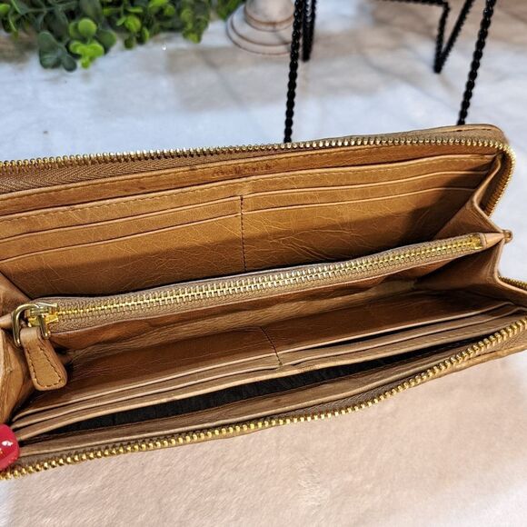 Authentic Miu Miu Matelasse Beige Leather Wallet - Picture 13 of 17